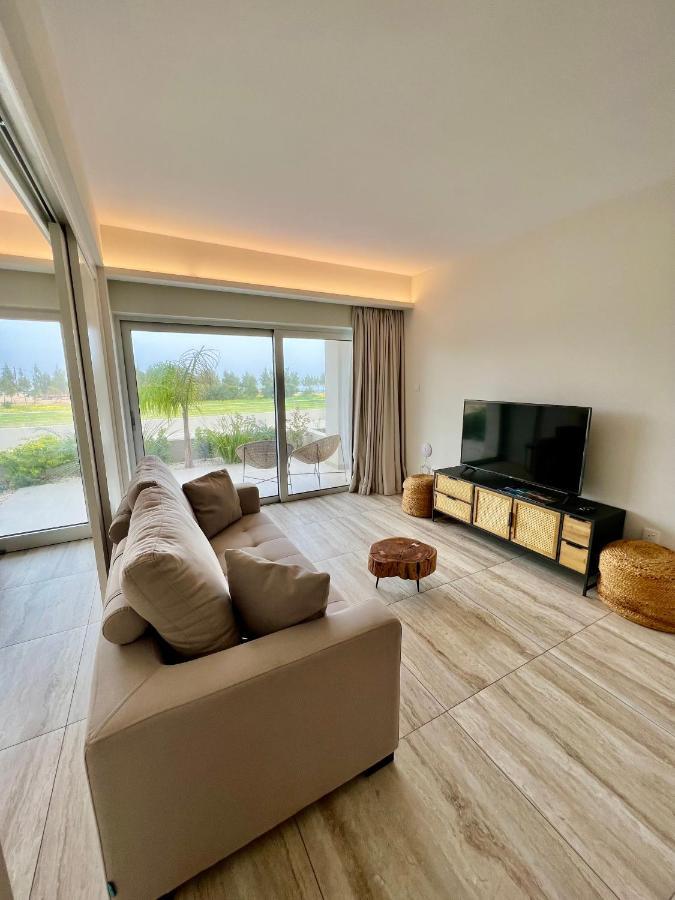 Emerald Suites Protaras Eksteriør billede