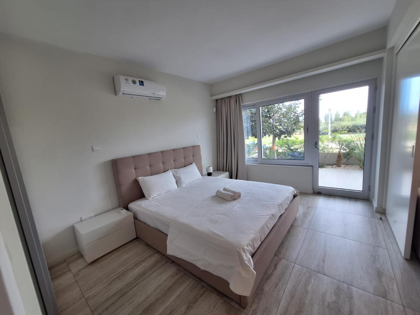 Emerald Suites Protaras Eksteriør billede