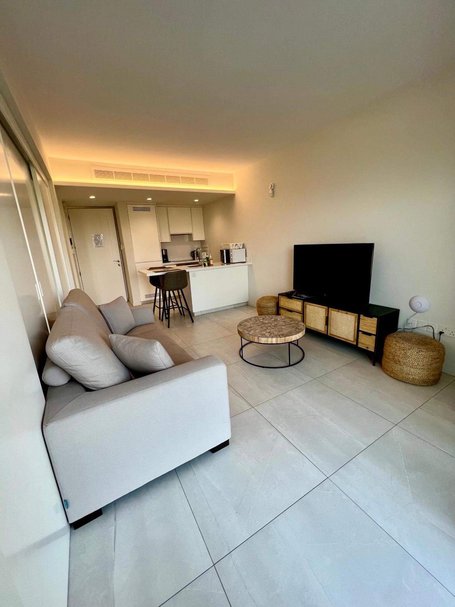 Emerald Suites Protaras Eksteriør billede