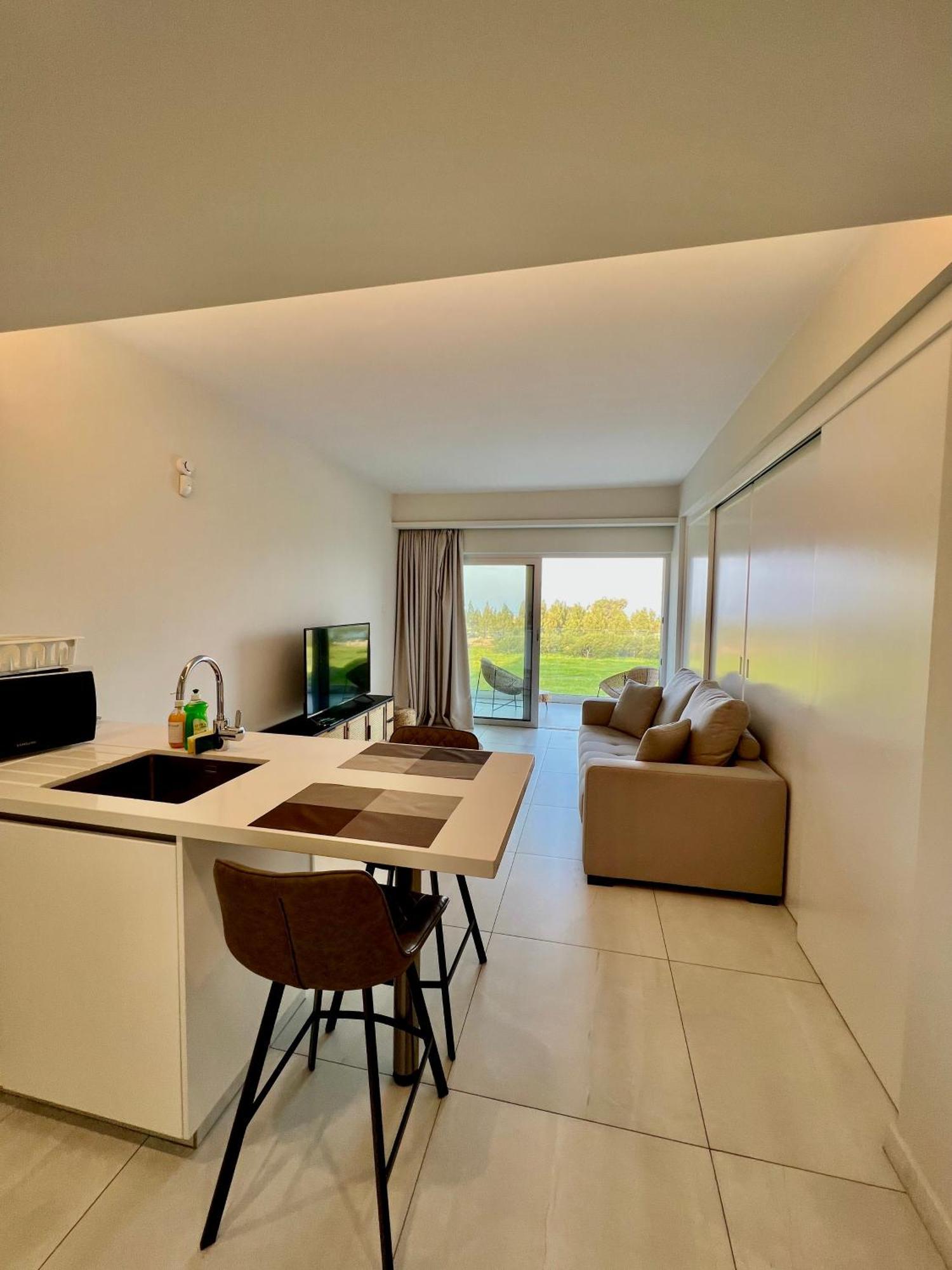 Emerald Suites Protaras Eksteriør billede