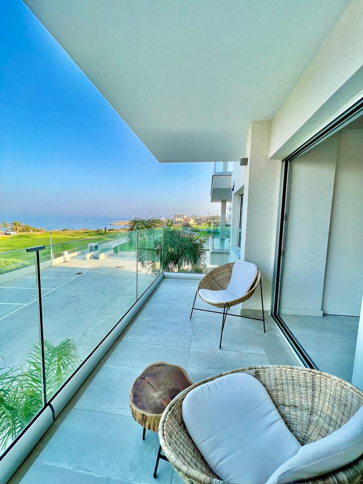 Emerald Suites Protaras Eksteriør billede