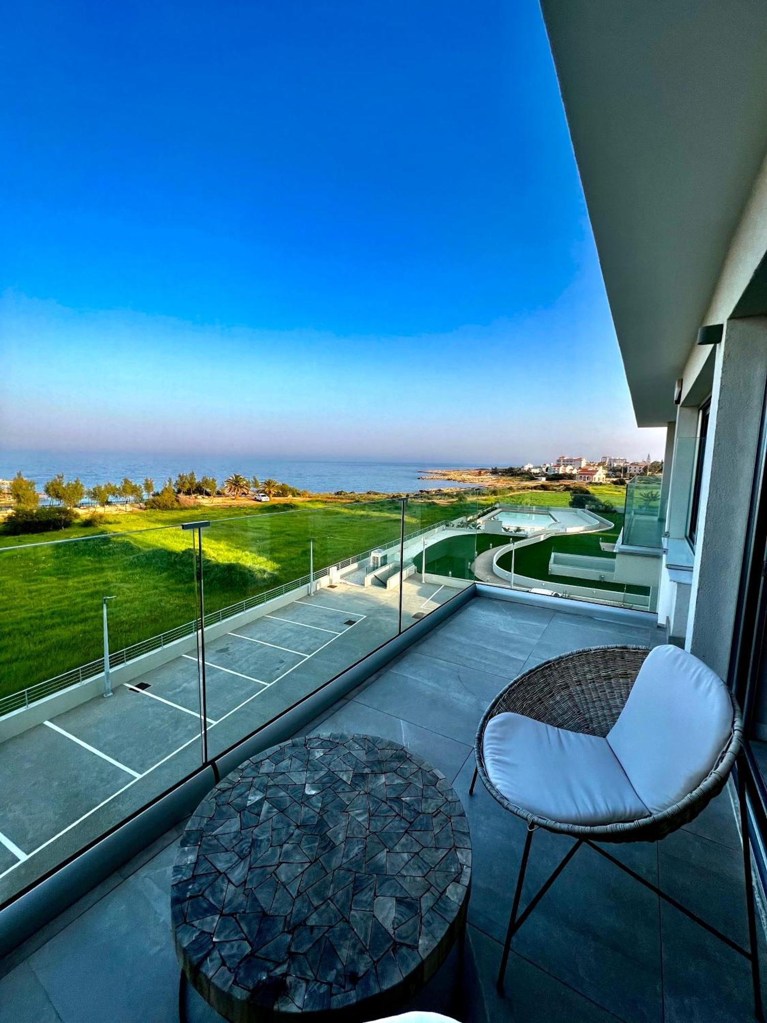 Emerald Suites Protaras Eksteriør billede