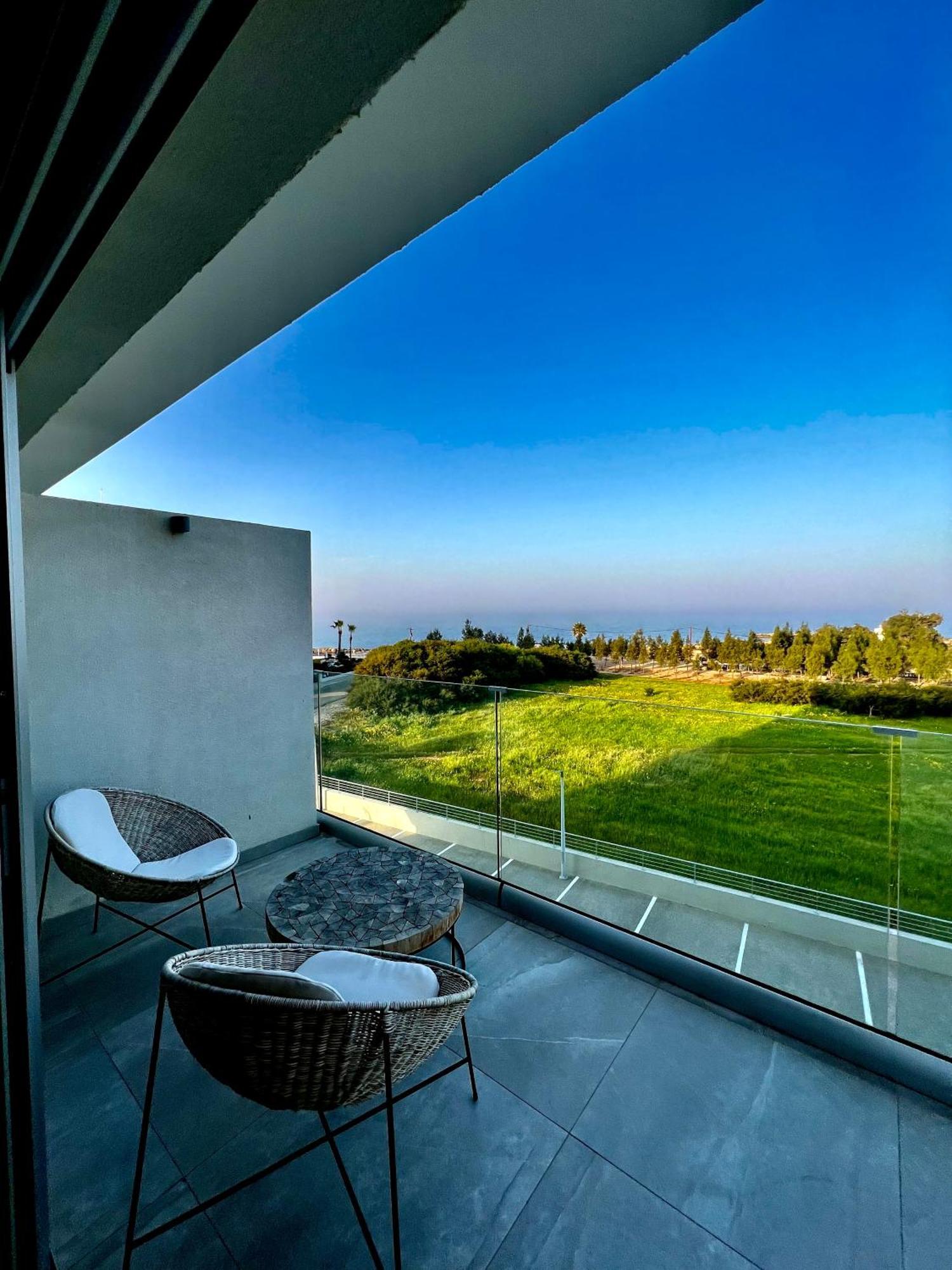 Emerald Suites Protaras Eksteriør billede