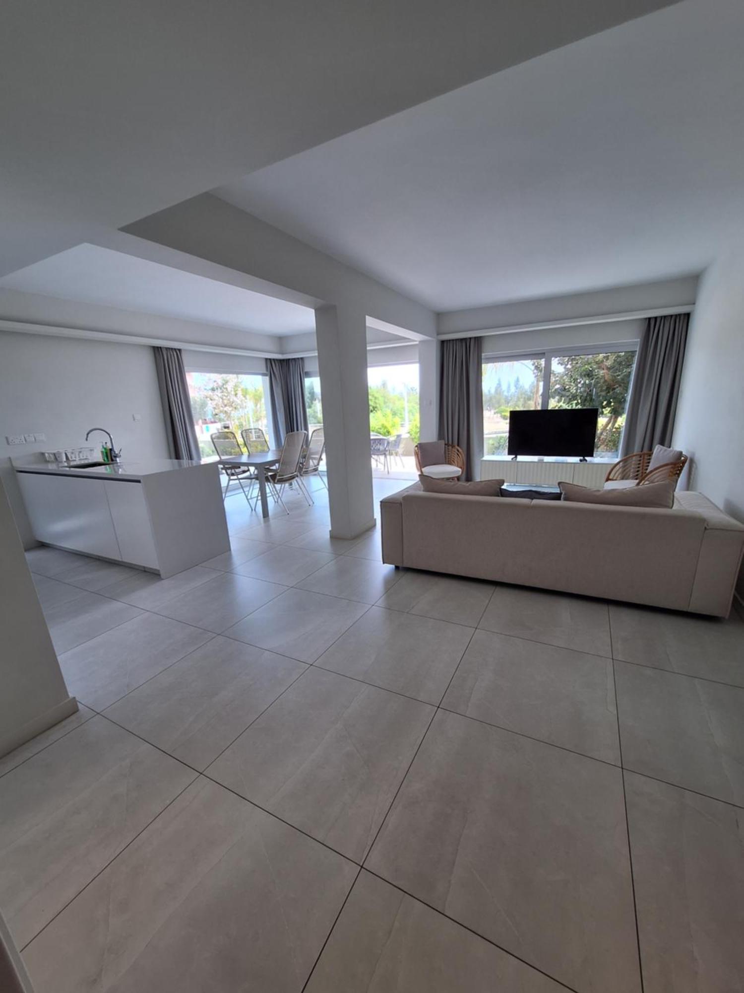 Emerald Suites Protaras Eksteriør billede