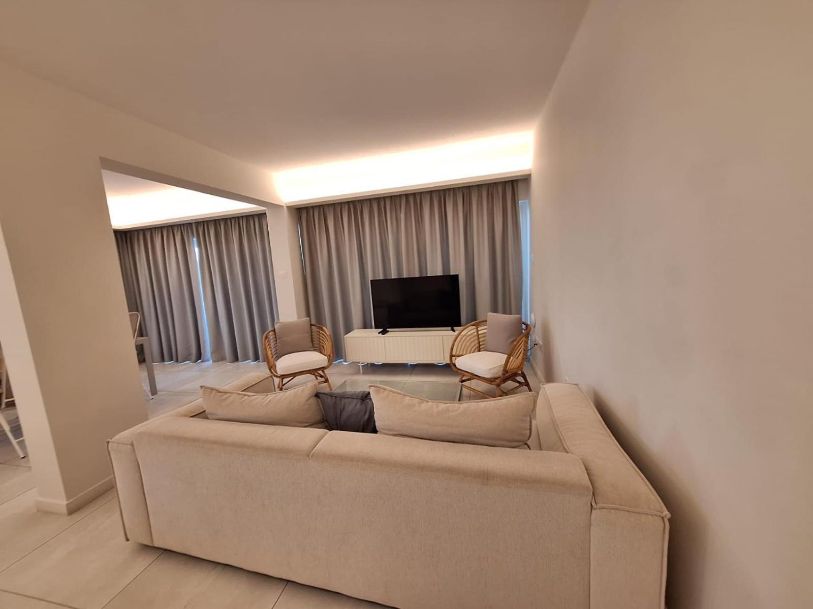 Emerald Suites Protaras Eksteriør billede
